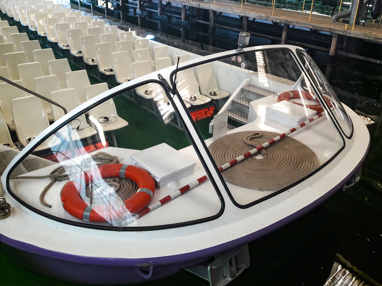 Flexigard polycarbonate windscreen for touring boats